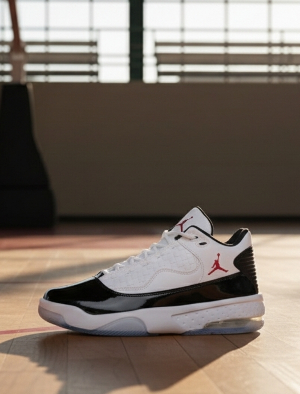 Air Jordan Max Aura 2 (GS) White/Gym Red-Black CN8094-102 5 Youth/6.5 Womens